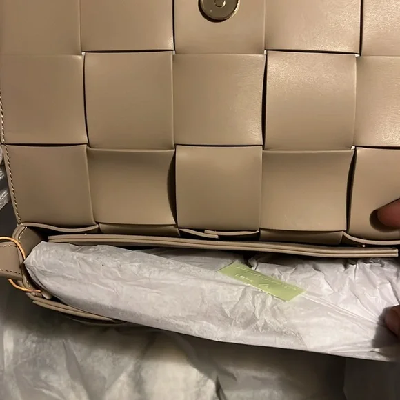 Brand new Italian Leather Handwoven Flap Crossbody messenger bag (taupe … - Picture 5 of 7